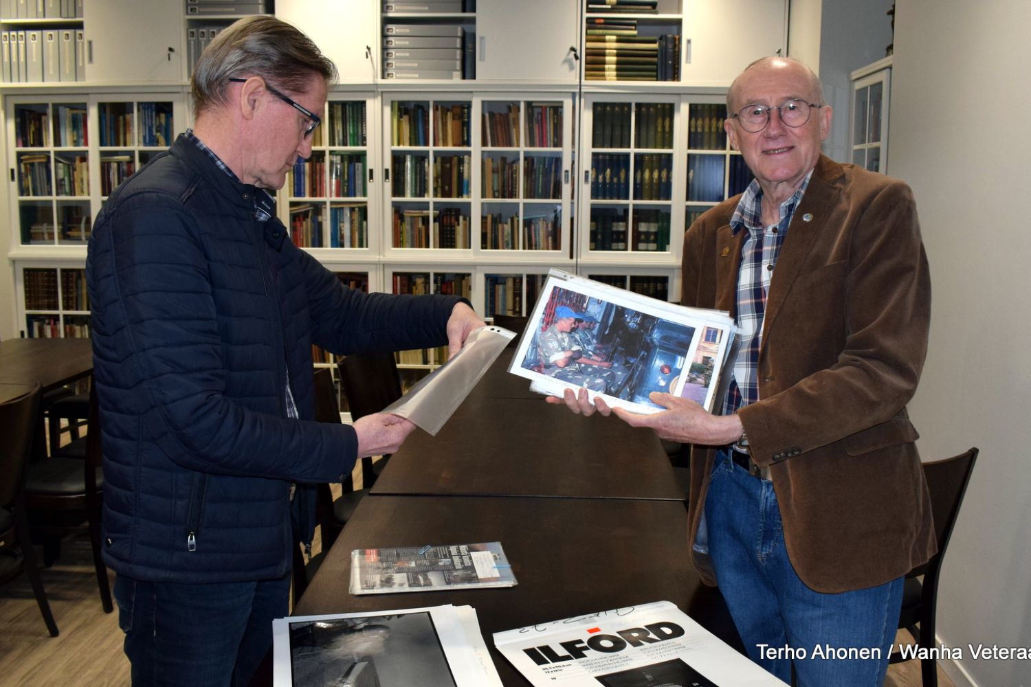Erkki Raskisen Suez-kuvia Wanhaan Veteraaniin, historiakuvausta tämäkin.