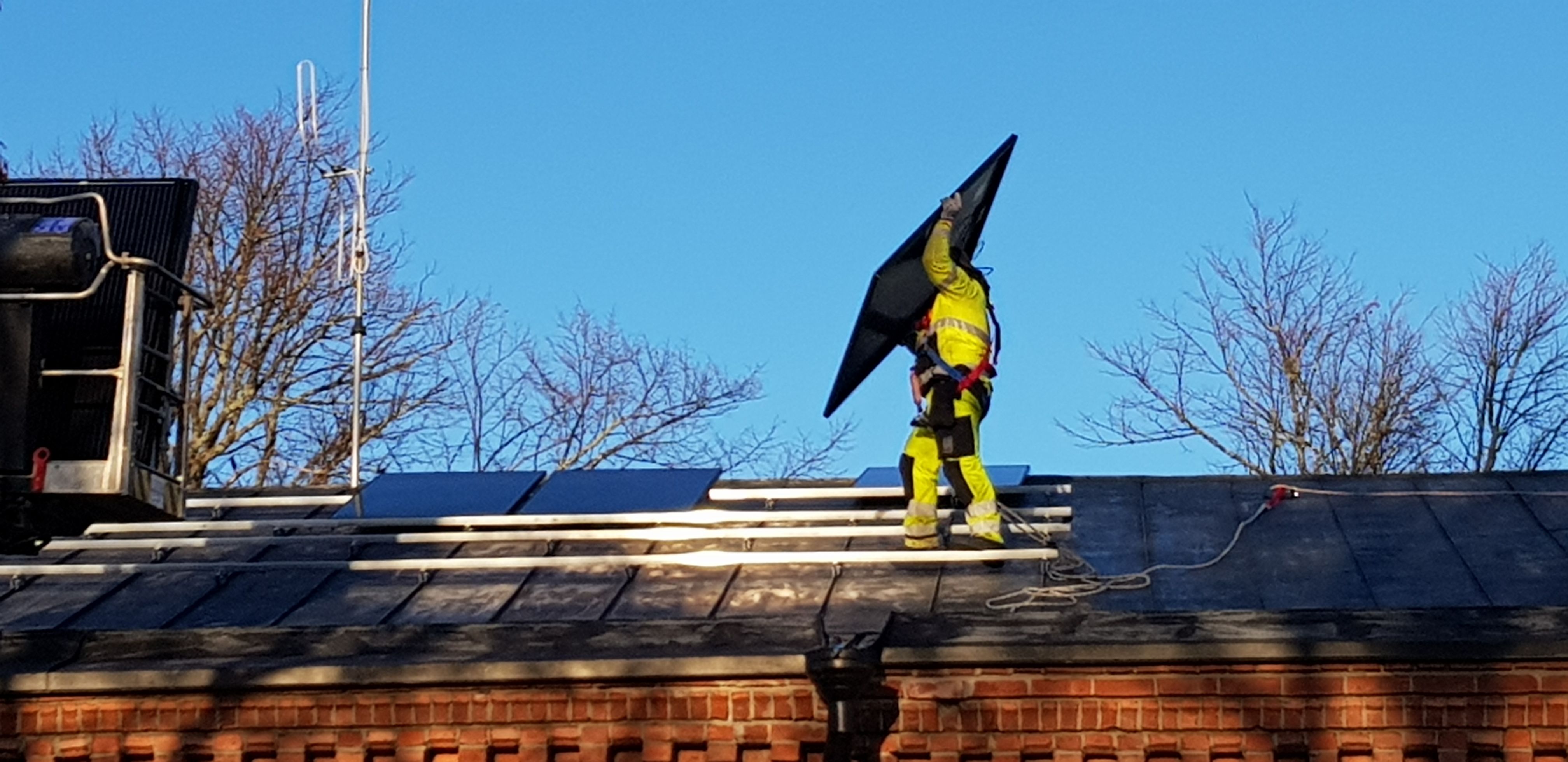 Wanha Veteraani sai uuden aurinkosähköjärjestelmän