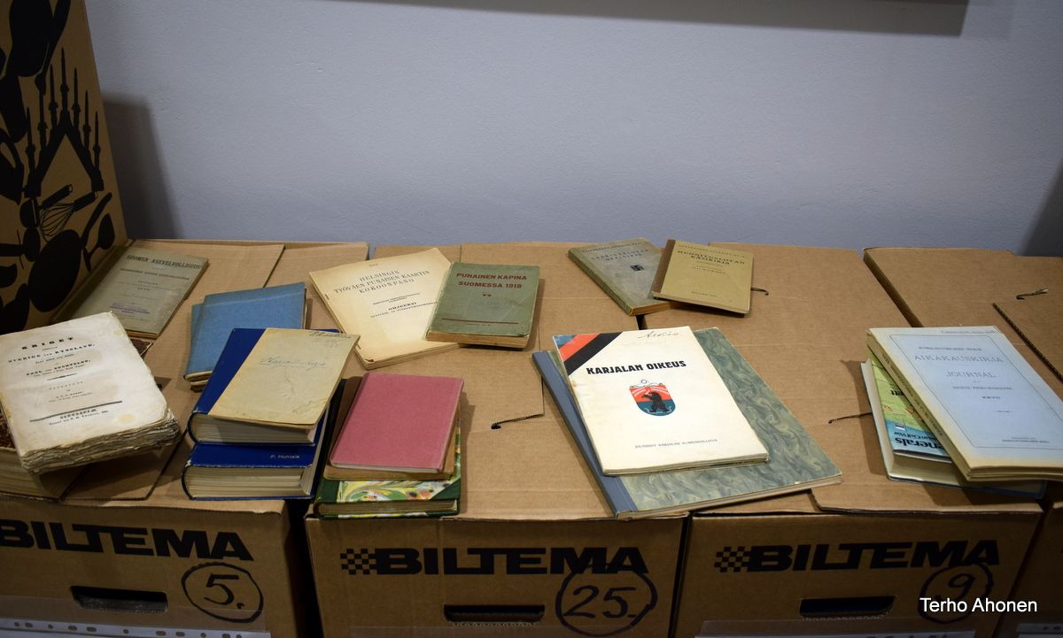 ”Suomen itsenäisyystaistelut” – kirjakokoelman lahjoitustilaisuus Wanhassa Veteraanissa 16.12.