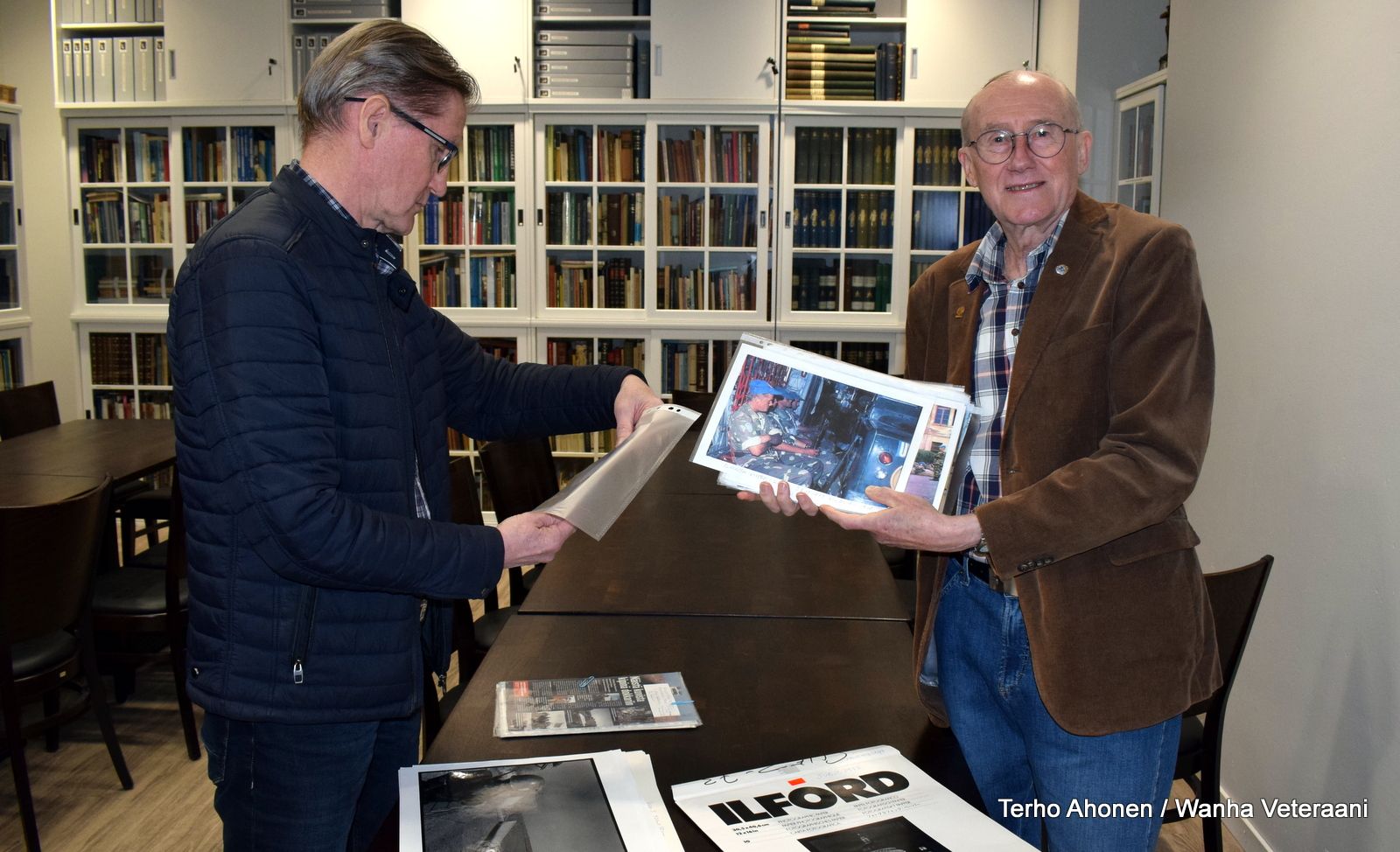 Erkki Raskisen Suez-kuvia Wanhaan Veteraaniin, historiakuvausta tämäkin.