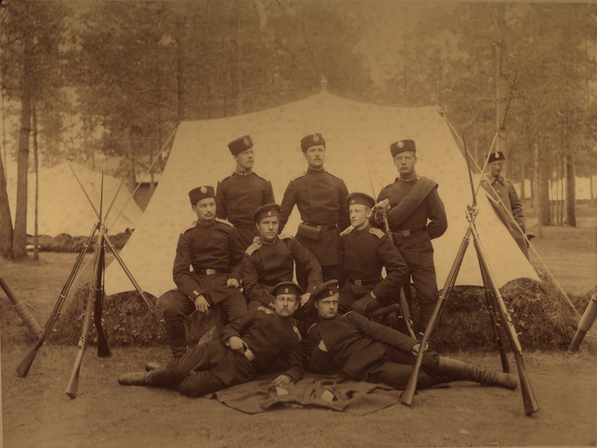 Keisarillinen Suomen kadettikoulu Haminassa 1821-1903; kadetti Mannerheim – Suomen marsalkka ja tasavallan presidentti taiteilijoiden innoittajana -näyttely